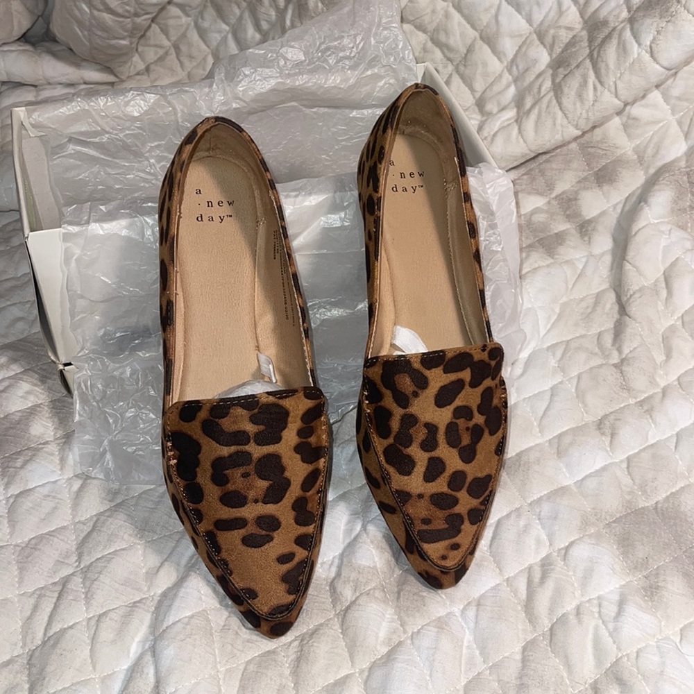 BNWOT- a new day Micah leopard print pointed toe loafer